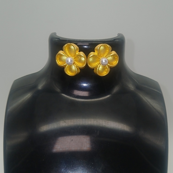 22K Gold Plated Clover Style Earrings w/Faux Pearl Accent​​ - Picture 1 of 3